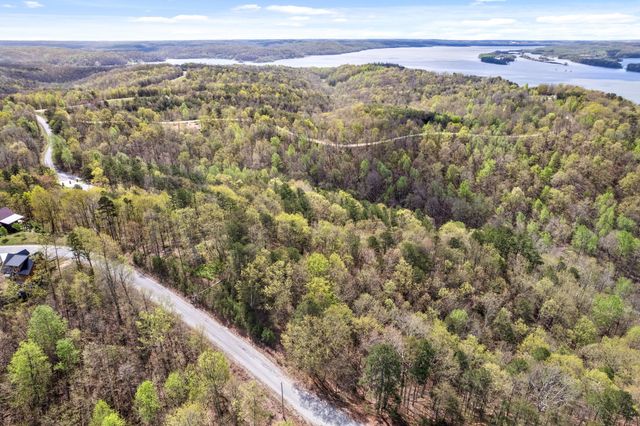 81 Crest Ct, Waverly, TN 37185