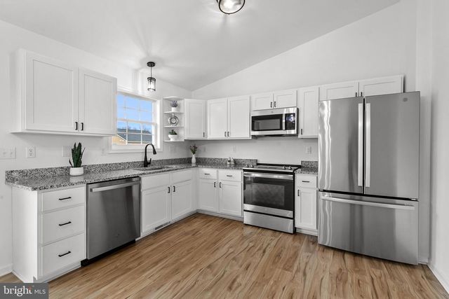 61 JOB RD, Inwood, WV 25428