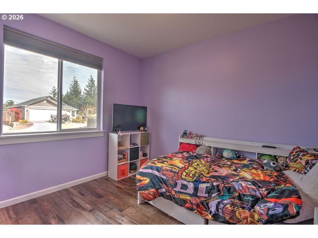 1966 34TH St, Florence, OR 97439