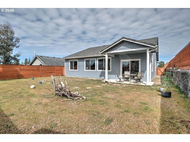 1966 34TH St, Florence, OR 97439