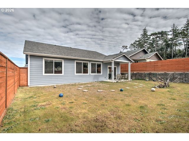 1966 34TH St, Florence, OR 97439