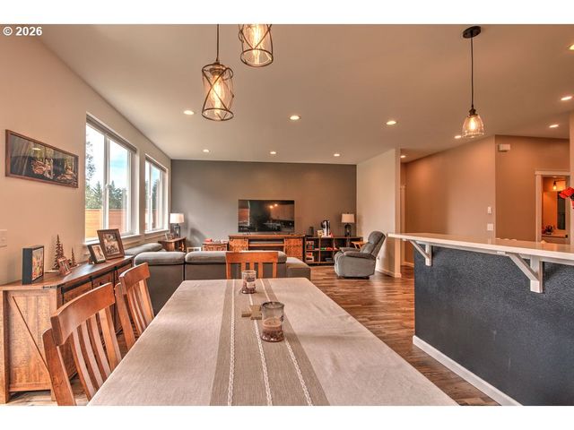 1966 34TH St, Florence, OR 97439