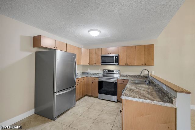 6346 Royal Woods DR, Fort Myers, FL 33908