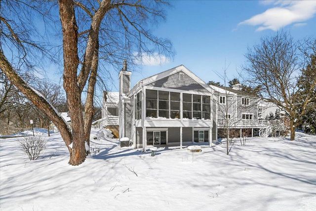 61 Oak Creek Trail, Madison, WI 53717