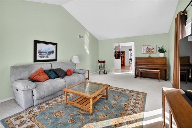 61 Oak Creek Trail, Madison, WI 53717