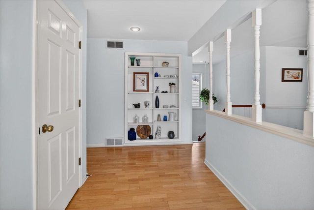 61 Oak Creek Trail, Madison, WI 53717