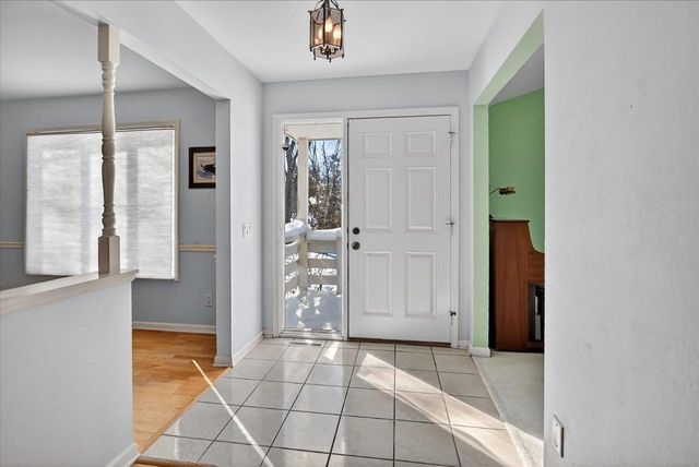 61 Oak Creek Trail, Madison, WI 53717