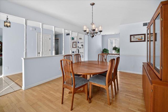 61 Oak Creek Trail, Madison, WI 53717