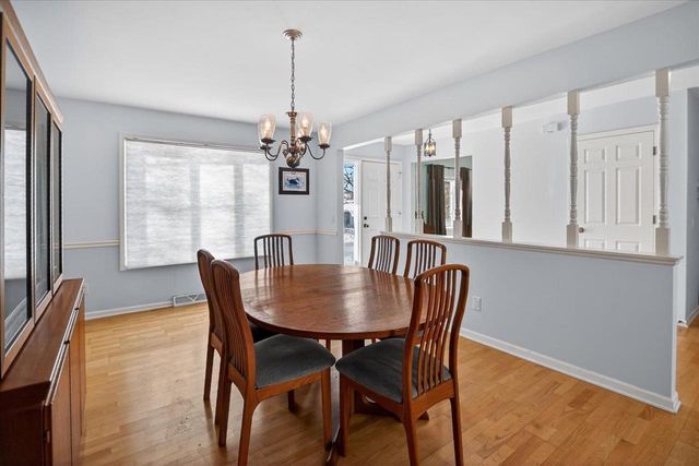 61 Oak Creek Trail, Madison, WI 53717