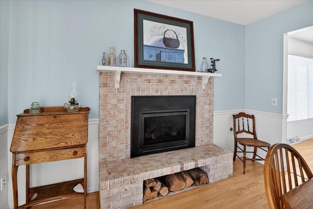 61 Oak Creek Trail, Madison, WI 53717