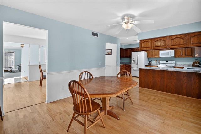 61 Oak Creek Trail, Madison, WI 53717