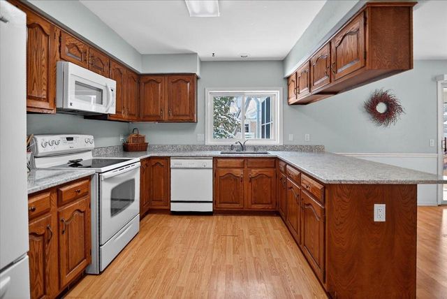 61 Oak Creek Trail, Madison, WI 53717