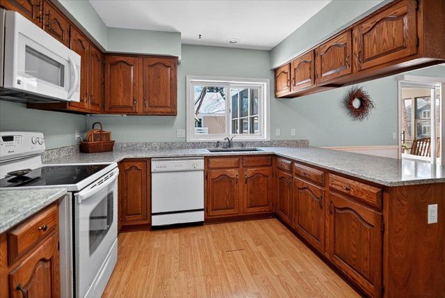 61 Oak Creek Trail, Madison, WI 53717