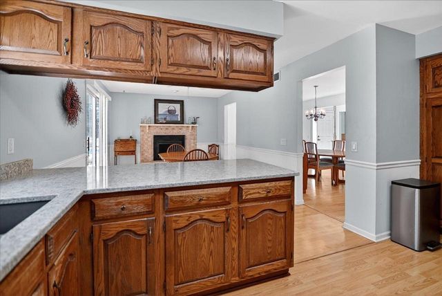 61 Oak Creek Trail, Madison, WI 53717