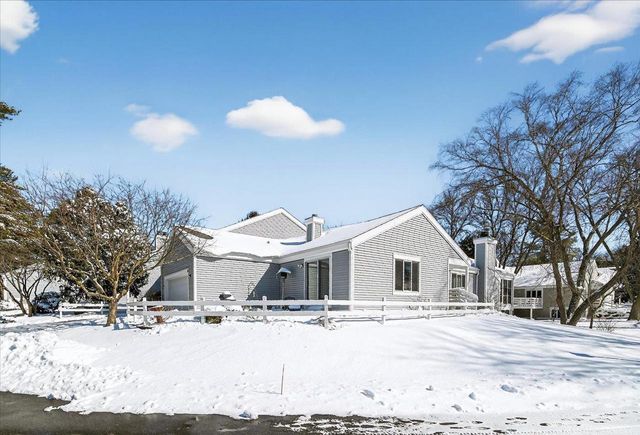 61 Oak Creek Trail, Madison, WI 53717