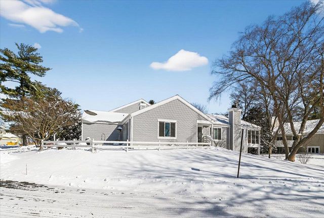 61 Oak Creek Trail, Madison, WI 53717