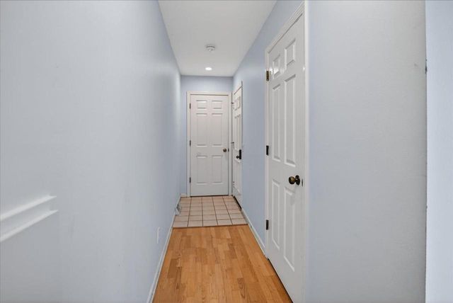 61 Oak Creek Trail, Madison, WI 53717