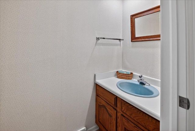 61 Oak Creek Trail, Madison, WI 53717