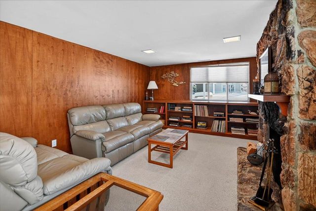 61 Oak Creek Trail, Madison, WI 53717