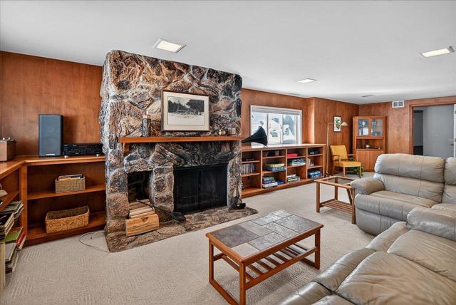 61 Oak Creek Trail, Madison, WI 53717