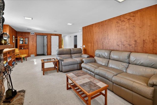 61 Oak Creek Trail, Madison, WI 53717