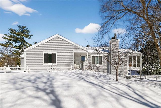 61 Oak Creek Trail, Madison, WI 53717