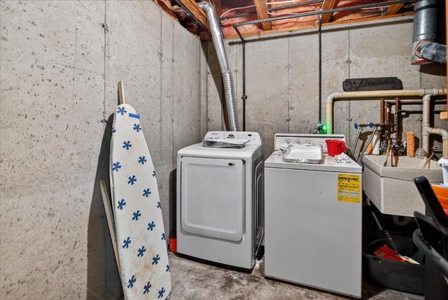 61 Oak Creek Trail, Madison, WI 53717