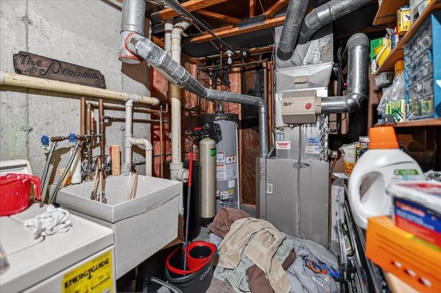 61 Oak Creek Trail, Madison, WI 53717