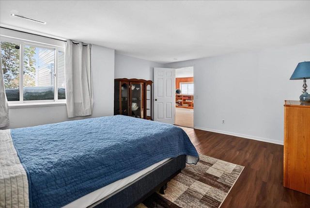 61 Oak Creek Trail, Madison, WI 53717