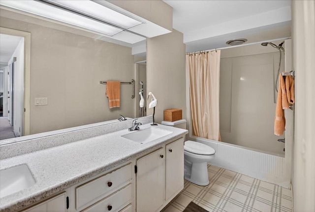 61 Oak Creek Trail, Madison, WI 53717