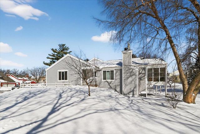 61 Oak Creek Trail, Madison, WI 53717