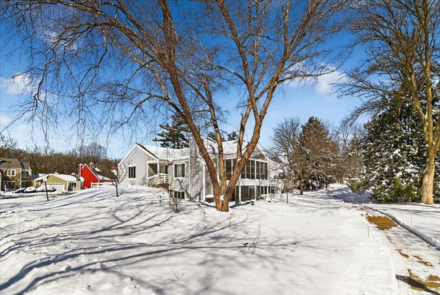 61 Oak Creek Trail, Madison, WI 53717