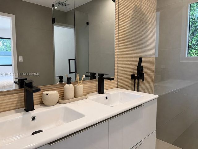2 NE 91st St, Miami Shores, FL 33138