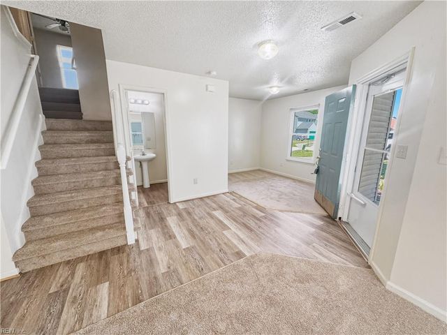 2 Northcutt DR, Hampton, VA 23664
