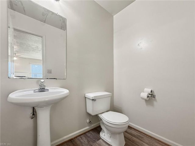 2 Northcutt DR, Hampton, VA 23664