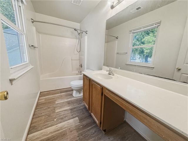 2 Northcutt DR, Hampton, VA 23664