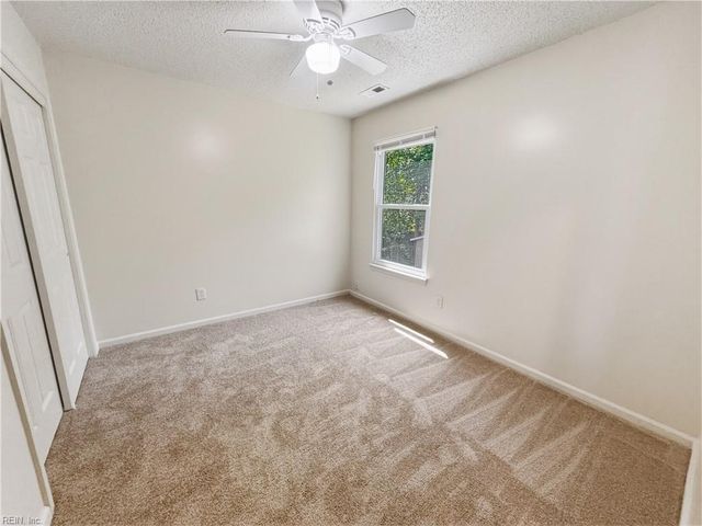 2 Northcutt DR, Hampton, VA 23664