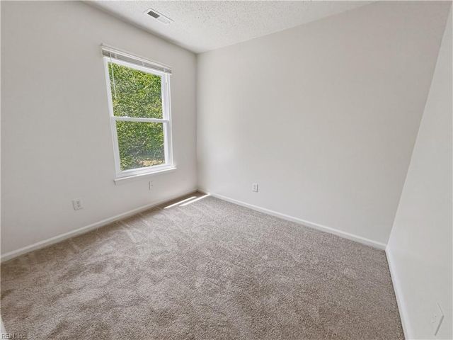 2 Northcutt DR, Hampton, VA 23664