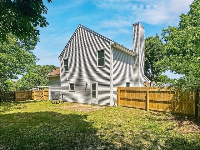 2 Northcutt DR, Hampton, VA 23664