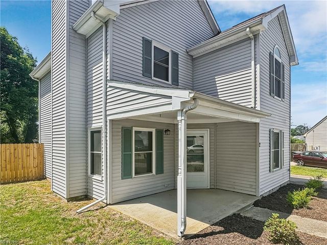 2 Northcutt DR, Hampton, VA 23664