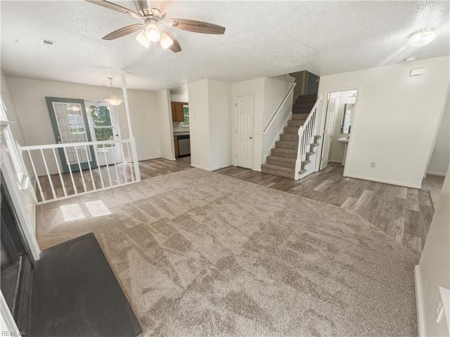 2 Northcutt DR, Hampton, VA 23664
