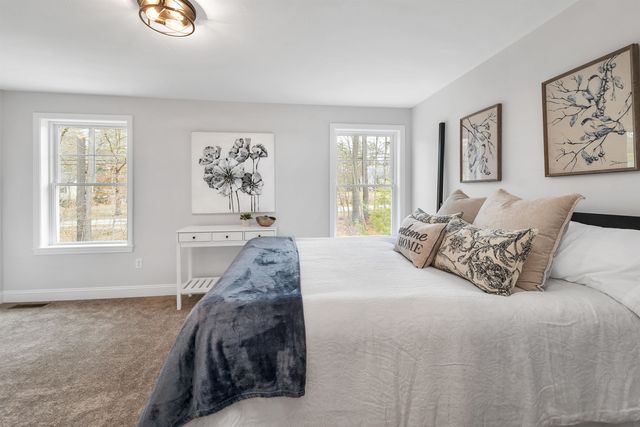 11A Mustang Dr Unit A End, Litchfield, NH 03052