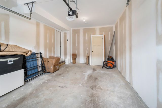 11A Mustang Dr Unit A End, Litchfield, NH 03052