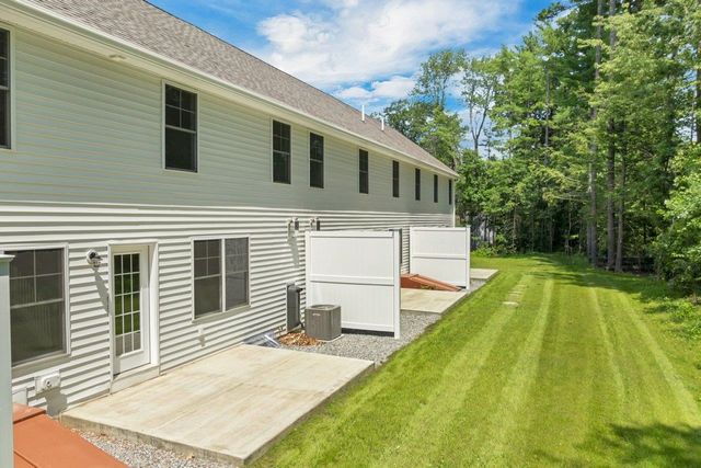 11A Mustang Dr Unit A End, Litchfield, NH 03052