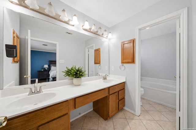 6207 STABLE CREEK DR, San Antonio, TX 78249