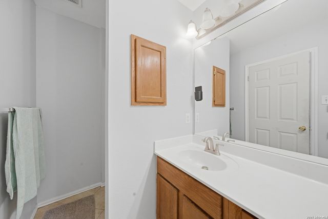 6207 STABLE CREEK DR, San Antonio, TX 78249