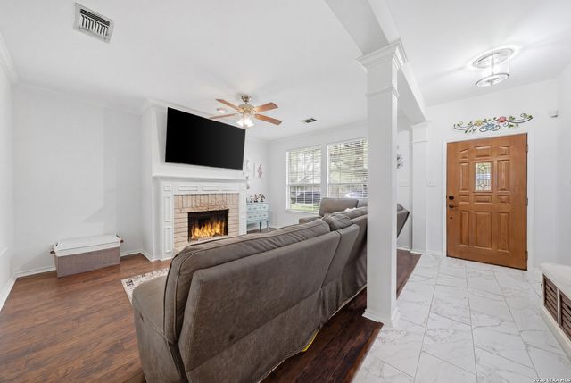 6207 STABLE CREEK DR, San Antonio, TX 78249