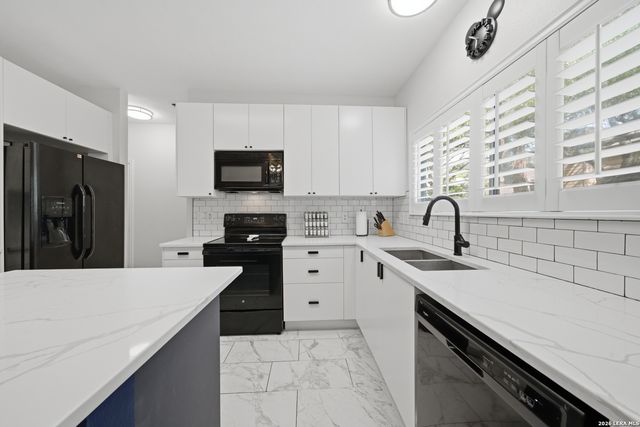 6207 STABLE CREEK DR, San Antonio, TX 78249