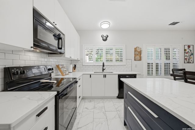 6207 STABLE CREEK DR, San Antonio, TX 78249