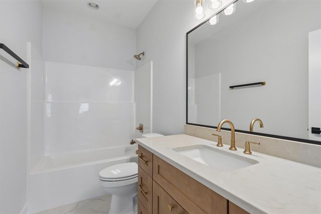 5011 153rd Street, Urbandale, IA 50323